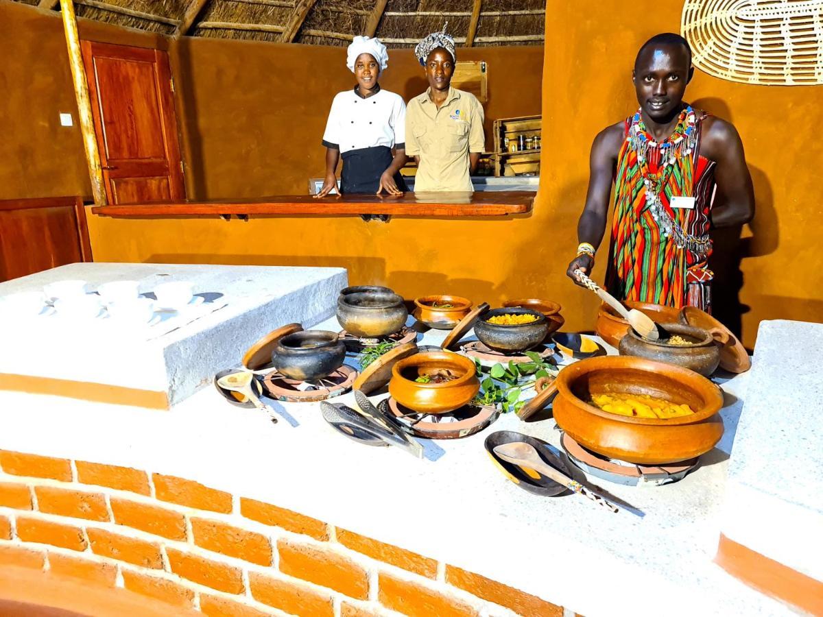 Africa Safari Maasai Boma Villa Serengeti Exterior foto