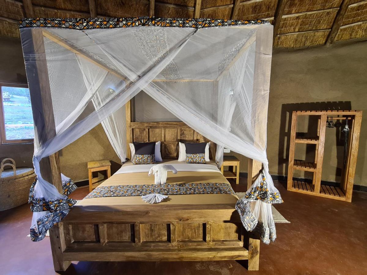 Africa Safari Maasai Boma Villa Serengeti Exterior foto