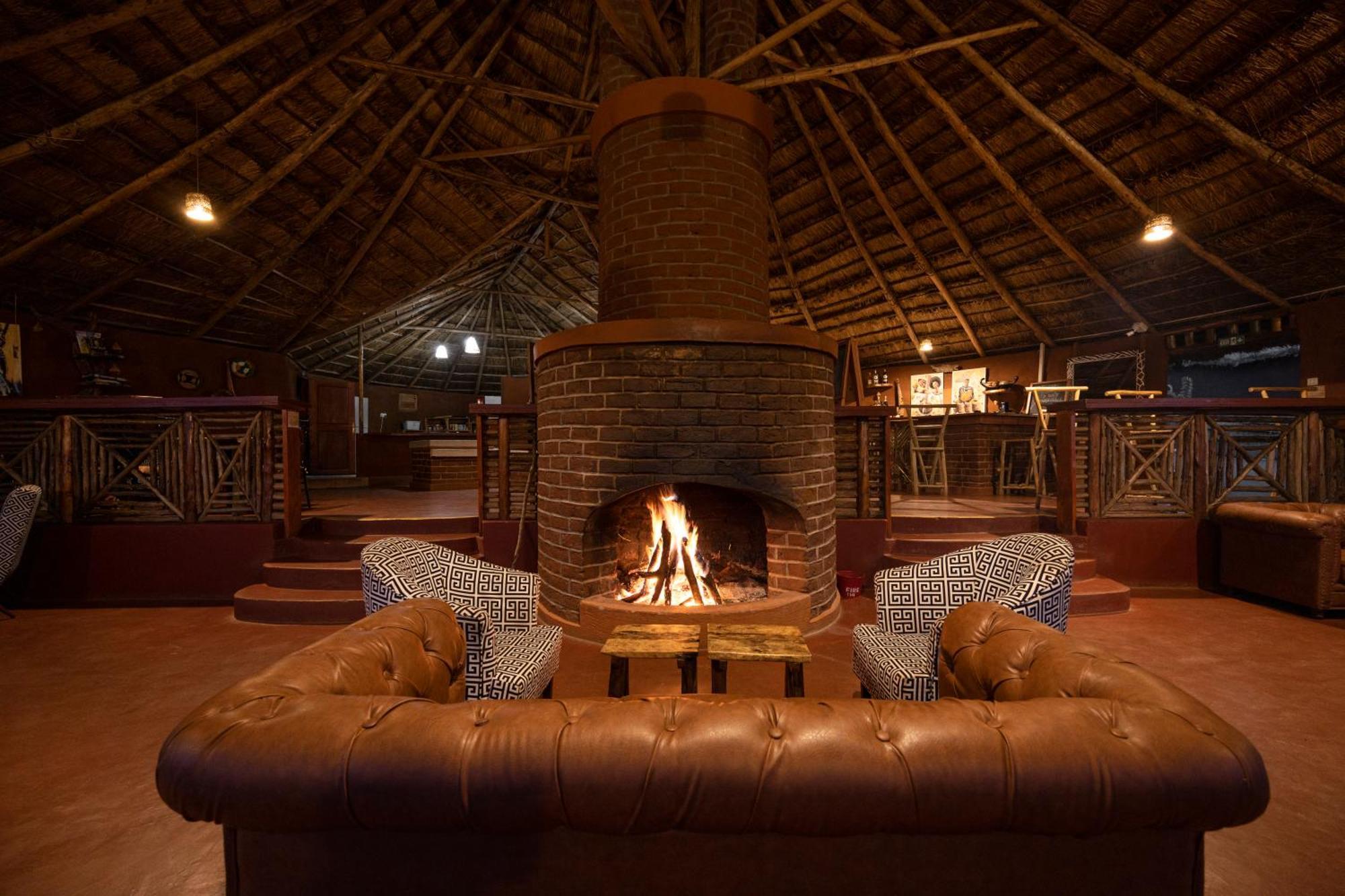 Africa Safari Maasai Boma Villa Serengeti Exterior foto